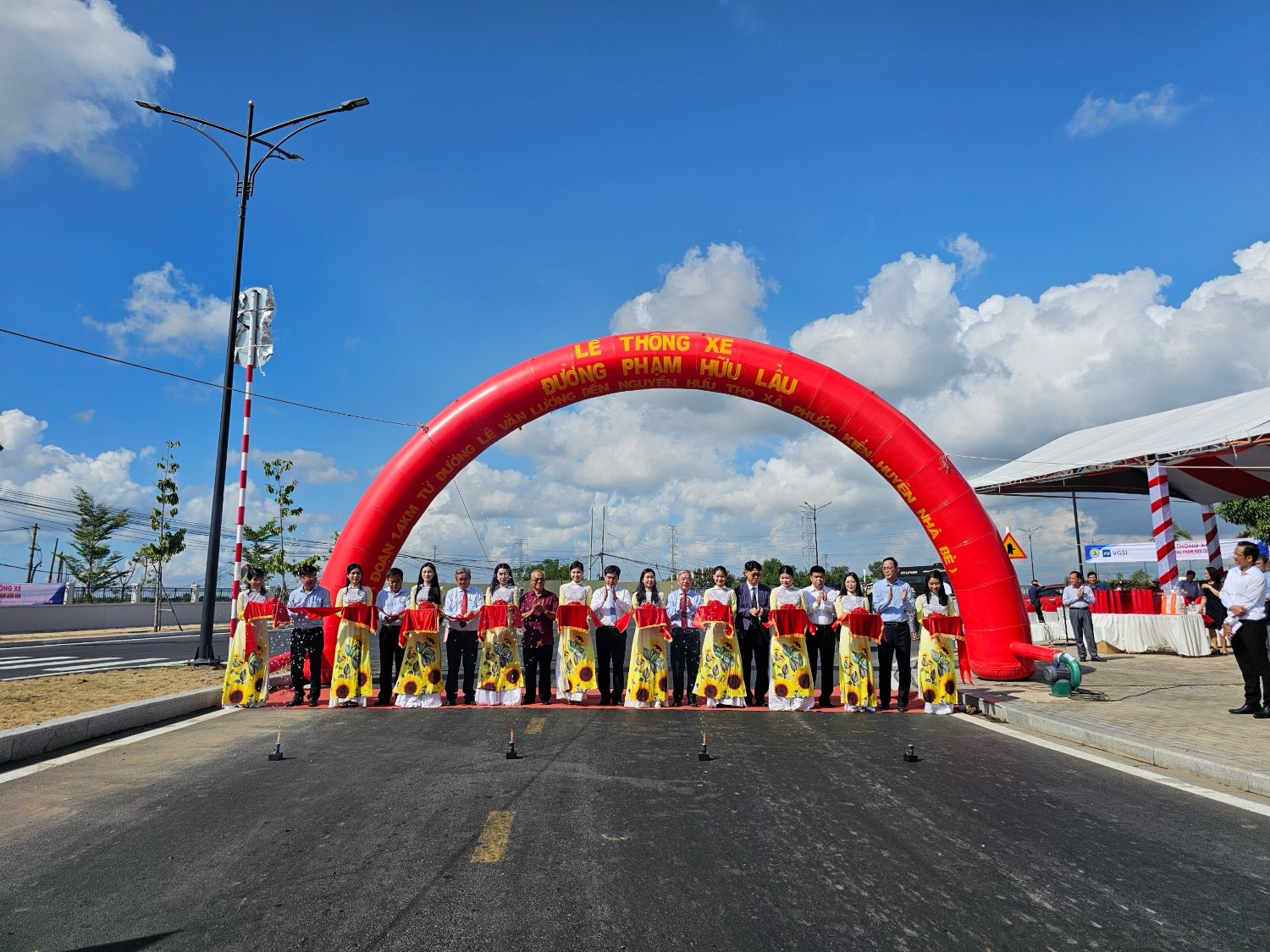 thong-xe-duong-pham-huu-lau